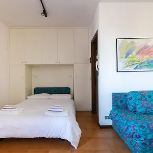 Mysa - Lovely Studio Between Lake And Castle Apartment Perledo